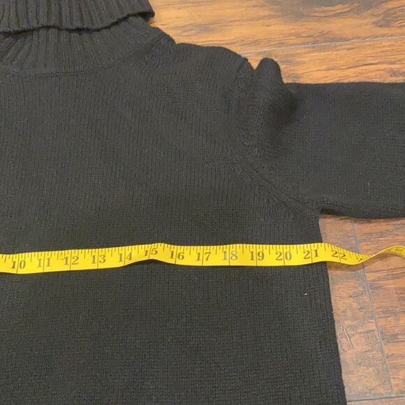 jillian jones lambs wool turtle neck sweater size L Pom Pom accent on bottom - Picture 7 of 9